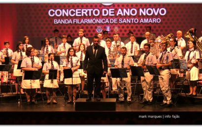 BANDA FILARMÓNICA DE SANTO AMARO EM CONCERTO DE ANO NOVO – (1ª de 3 reportagens) – Auditório Municipal de Velas (c/ vídeo)