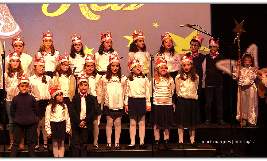 Grupo de Reis “Flocos de Natal” da Catequese de Velas – Auditório Municipal de Velas (c/ vídeo)