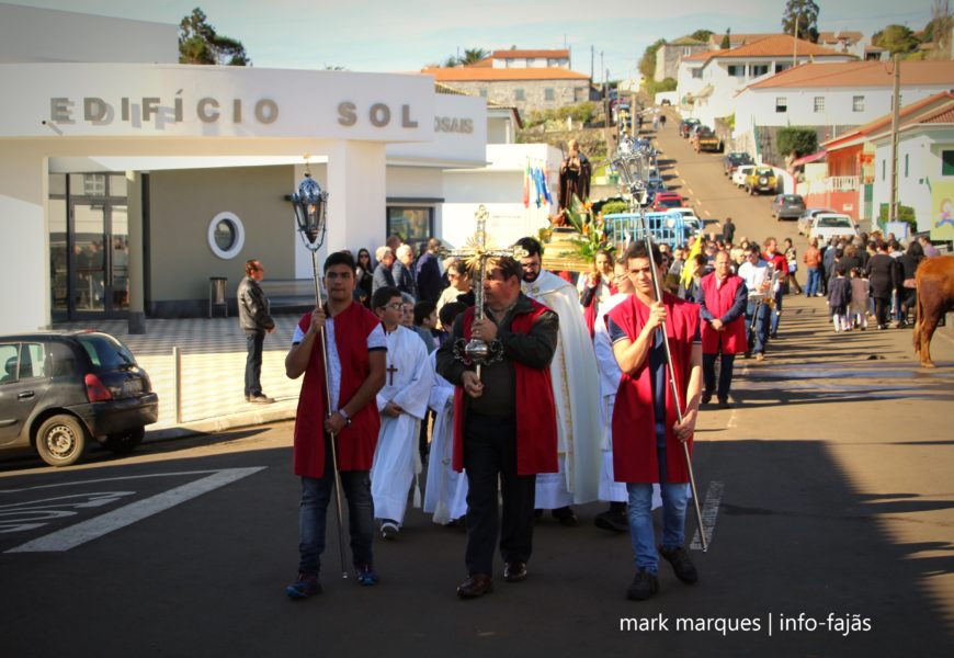 “PROCISSÃO” – Freguesia de Rosais celebra SANTO ANTÃO – Ilha de São Jorge (c/ vídeo)