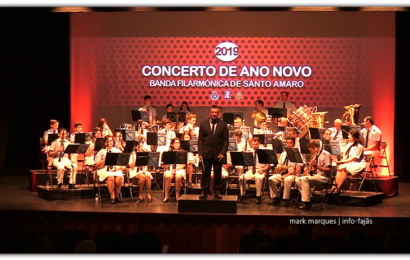 BANDA FILARMÓNICA DE SANTO AMARO EM CONCERTO DE ANO NOVO – (3ª de 3 reportagens) – Auditório Municipal de Velas (c/ vídeo)