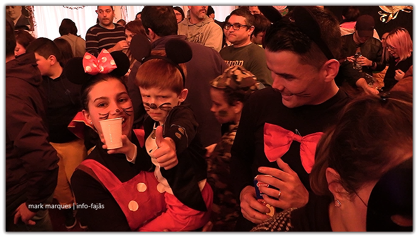 Filhos e pais participam na festa do Carnaval da Santa Casa da Misericórdia das Velas – Ilha de São Jorge (c/ vídeo)
