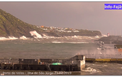 AGITAÇÃO MARÍTIMA NO PORTO DE VELAS – Ilha de São Jorge (Açores) (c/ vídeo)