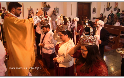 MOMENTO SOLENE DA COROAÇÃO – 2º JANTAR EM LOUVOR DO DIVINO ESPÍRITO SANTO – Freguesia de Santo Antão – Ilha de São Jorge (c/ vídeo)