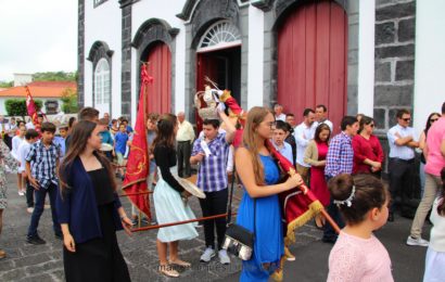 FESTA EM LOUVOR DO DIVINO ESPÍRITO SANTO (MOMENTOS) – Freguesia da Urzelina – Ilha de São Jorge (c/ reportagem fotográfica)