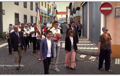 CORTEJO DE COROAÇÃO DO “IMPÉRIO DA QUINTA-FEIRA” – Vila das Velas – Ilha de São Jorge (c/ vídeo)