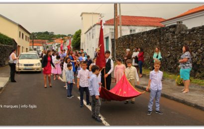 CORTEJO DE COROAÇÃO DO D.E.S. – Freguesia da Urzelina – Ilha de São Jorge (c/ vídeo)