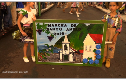MARCHA OFICIAL DE SANTO ANTÃO, DESFILA NO FESTIVAL DE JULHO / 2019 – Vila da Calheta – Ilha de São Jorge (c/ vídeo)