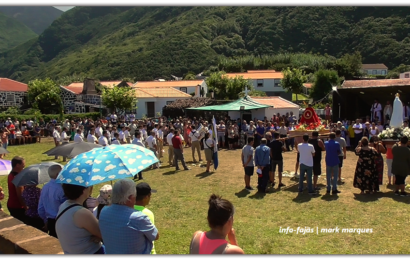 FESTA TERMINA AO SOM DO HINO DO SENHOR SANTO CRISTO DOS MILAGRES – Fajã da Caldeira do Santo Cristo – Ilha de São Jorge (c/ vídeo)