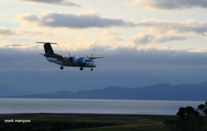 SATA COM AVIÕES EM TERRA ATÉ 30 DE ABRIL – DASH Q 200 (versão carga), faz ligações para todas as Ilhas (c/ vídeo)