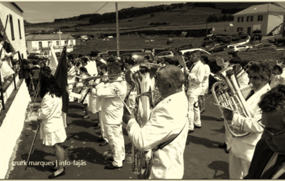 “TEMPOS DE ESPERA” – BANDA FILARMÓNICA DE SANTO AMARO, SAÚDA MORDOMOS (1º Jantar) – Ilha de São Jorge (2019) (c/ vídeo)