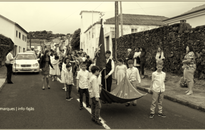 “TEMPOS DE ESPERA” – CORTEJO DE COROAÇÃO DO D.E.S. – Freguesia da Urzelina – Ilha de São Jorge (2019) (c/ vídeo)