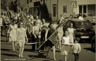 “TEMPOS DE ESPERA” – CORTEJO DE COROAÇÃO DO “IMPÉRIO DO LIVRAMENTO” – Vila das Velas – Ilha de São Jorge  (2019) (c/ vídeo)