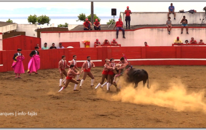 “TEMPOS DE ESPERA” – PEGA NA TOURADA DE PRAÇA DE SÃO JORGE – 32ª SEMANA CULTURAL DAS VELAS – 2019 – Ilha de São Jorge (c/ vídeo)