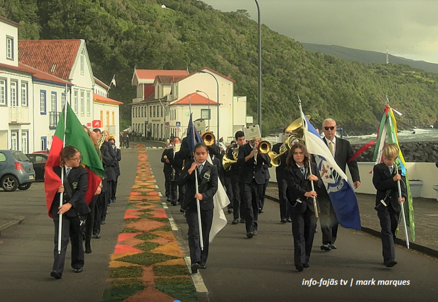 “DESFILE DE BANDAS FILARMÓNICAS”- Festa de Santa Catarina – Vila da Calheta – Ilha de São Jorge (c/ vídeo)