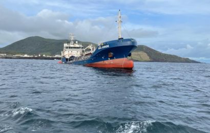 NAVIO-TANQUE “SÃO JORGE”, encalha no Ilhéu da Praia – Ilha Graciosa