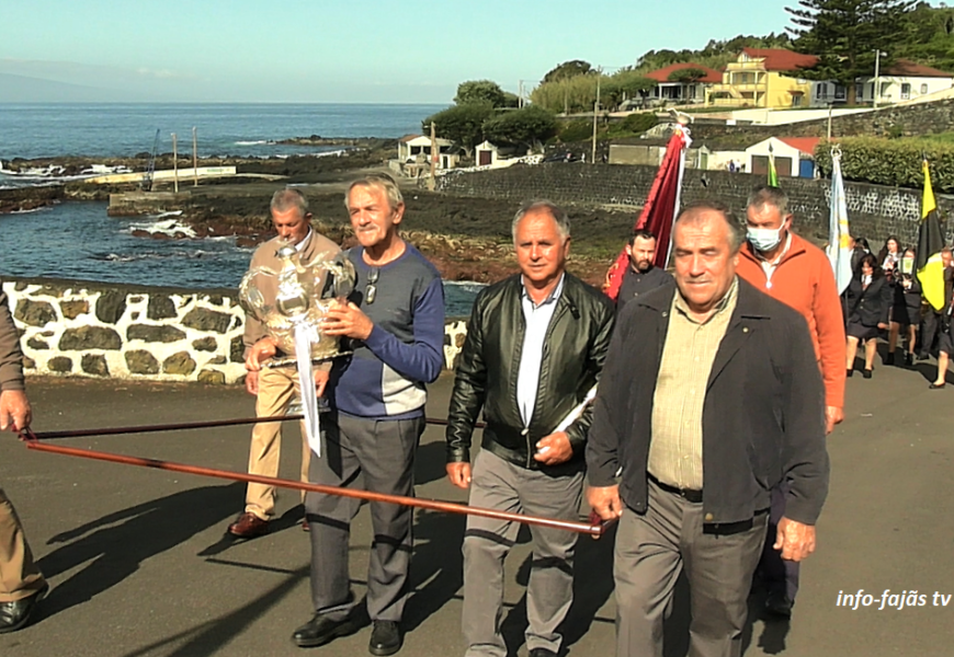 “CORTEJO DE COROAÇÃO” – Terreiros / Manadas – Ilha de São Jorge (c/ vídeo)