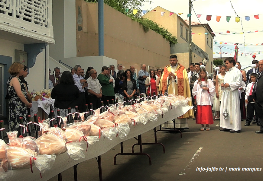 “Distribuição de esmolas e almoço” – (jantar fora de época) – Santo Antão – Ilha de São Jorge (c/ vídeo)