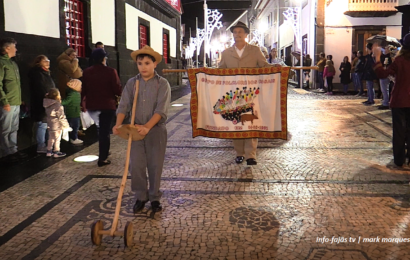 Grupo de Folclore dos Rosais desfila em “Dia das Montras” – Velas – Ilha de São Jorge (c/ vídeo)
