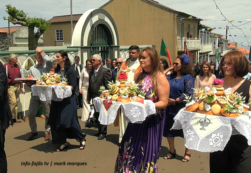 “Cortejos de Coroação” – 6º Jantar do Divino Espírito Santo – Freguesia de Santo Antão – Ilha de São Jorge (c/ vídeo)