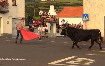 “TOURADA À CORDA” na freguesia de Santo Amaro – Ilha de São Jorge (c/ vídeo)