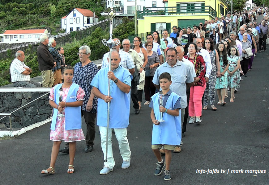“FESTA DA SRA DAS DORES” (Procissão) – Fajã do Ouvidor – Ilha de São Jorge (c/ vídeo)