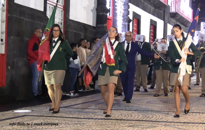 “BANDAS FILARMÓNICAS” desfilam em (DIA DAS MONTRAS) – Velas – Ilha de São Jorge (c/ vídeo)