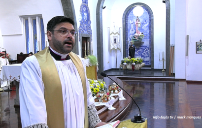 Padre Dinis Silveira “FELICITOU A COMUNIDADE” de Santo Antão e Emigrantes em dia de Festa – Ilha de São Jorge (c/ vídeo)
