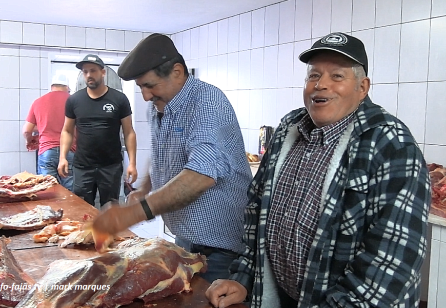 “PREPARATIVOS DO 1º JANTAR DO DIVINO ESPÍRITO SANTO”- Santo Antão – Ilha de São Jorge (c/ vídeo)