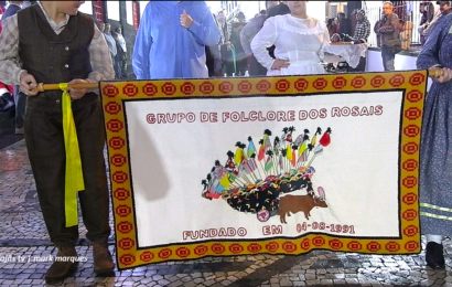 “DESFILE DE GRUPOS DE FOLCLORE” – (Dia das Montras) – Vila das Velas – Ilha de São Jorge (08.12.2024) (c/ vídeo)