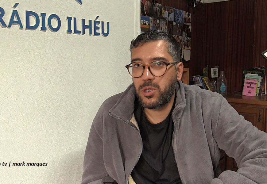“RÁDIO ILHÉU” em Aniversário – Entrevista a Maurício de Jesus – Topo – Ilha São Jorge (21.02.2026) (c/ vídeo)