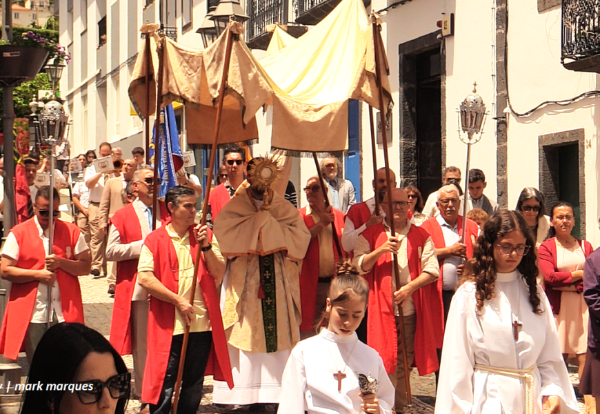 “PROCISSÃO DO CORPO DE DEUS” – Vila das Velas – Ilha de São Jorge (04.06.2026) (c/ vídeo)
